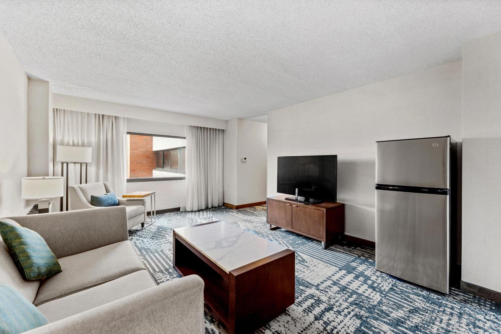 Delta Hotels By Marriott Mount Pleasant Racine Exterior photo