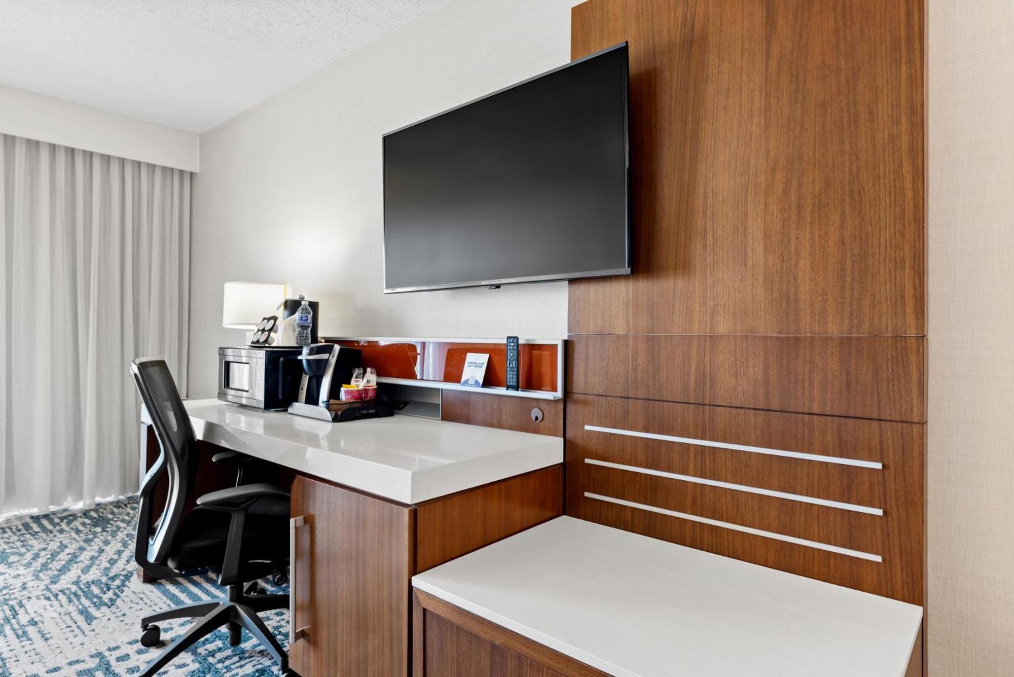 Delta Hotels By Marriott Mount Pleasant Racine Exterior photo